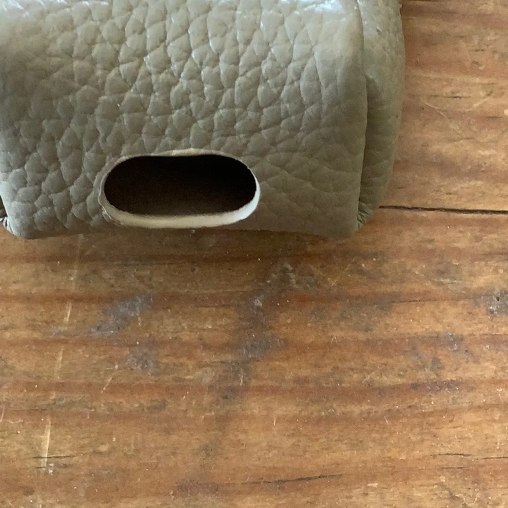 🆕🆕BANDOLIER AirPod Leather case - Picture 3 of 6